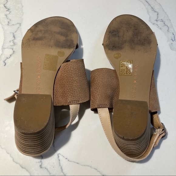 LUCKY  BRAND Sz 8 Gewel Block Stacked Heel Sandal 2” Heel - Picture 5 of 8